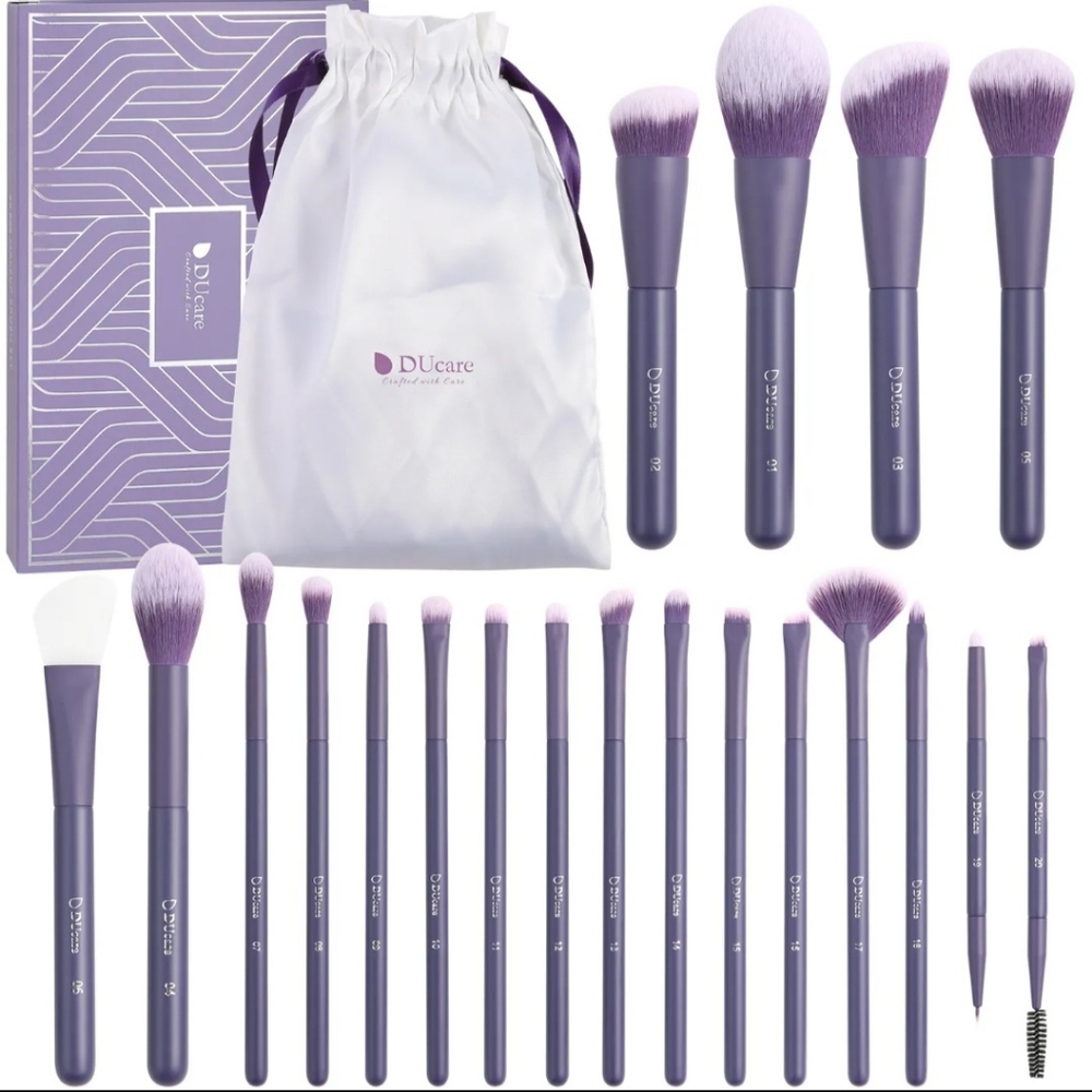 Brand New Lavender 20 Piece Makeup Brush Set